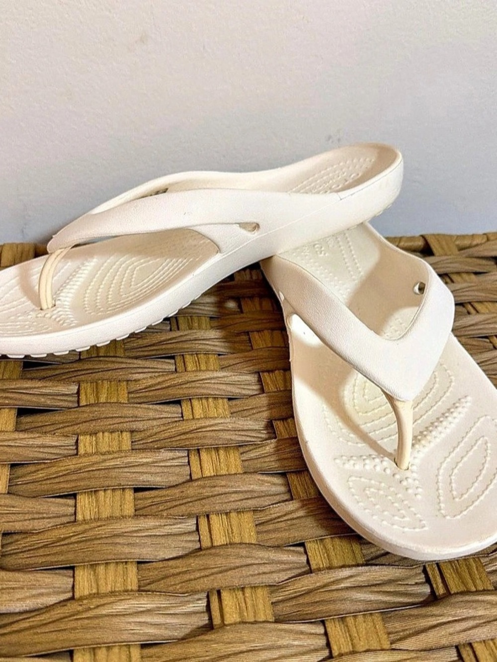 Crocs Kadee II Flip Iconic Comfort Women’s White Flip Flops Sandals Thong Size 7